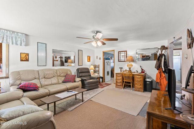 333 N 42nd Ave, Yakima, WA 98908