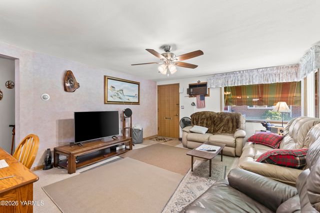 333 N 42nd Ave, Yakima, WA 98908