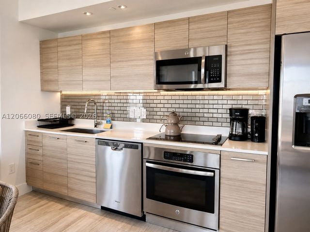 121 NE 34th St 1916, Miami, FL 33137