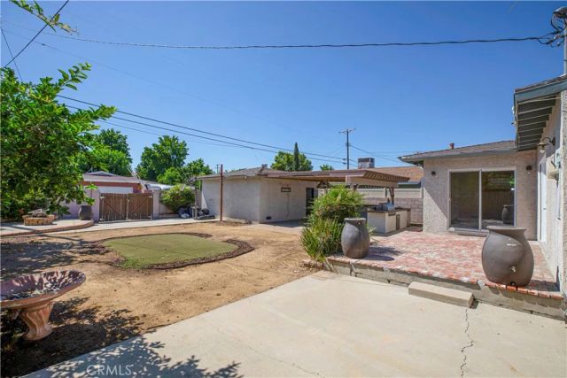 10207 Collett Ave, North Hills, CA 91343