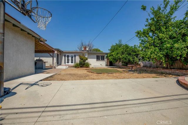 10207 Collett Ave, North Hills, CA 91343