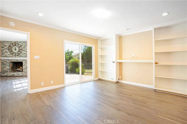 10207 Collett Ave, North Hills, CA 91343