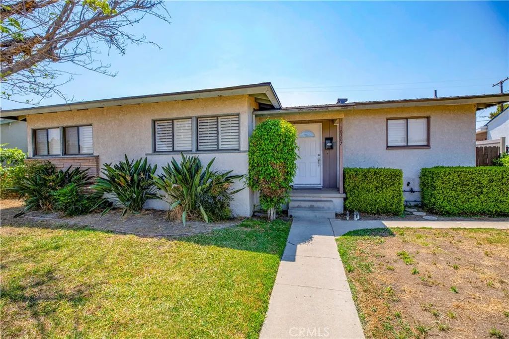 10207 Collett Ave, North Hills, CA 91343