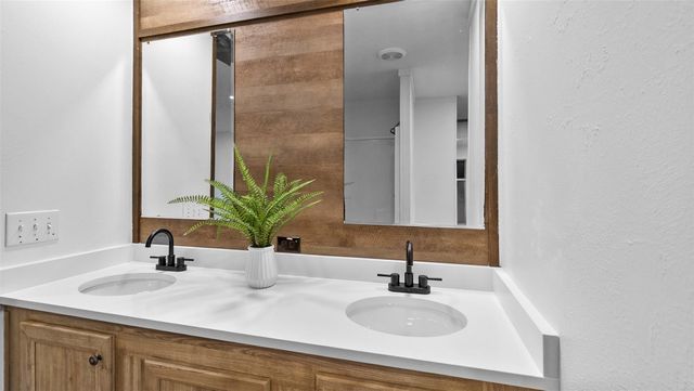 455 Hickory Hill Road, Cleveland, TX 77328