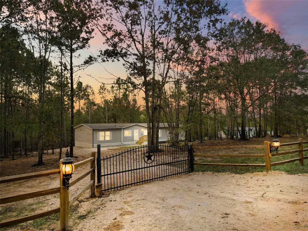 455 Hickory Hill Road, Cleveland, TX 77328