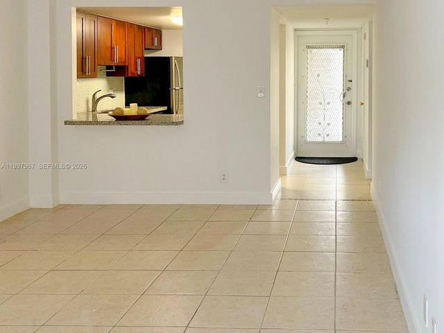 211 NE 8th Ave 107, Hallandale Beach, FL 33009