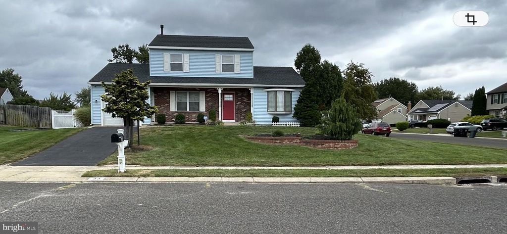 33 BERWICK LN, Sicklerville, NJ 08081
