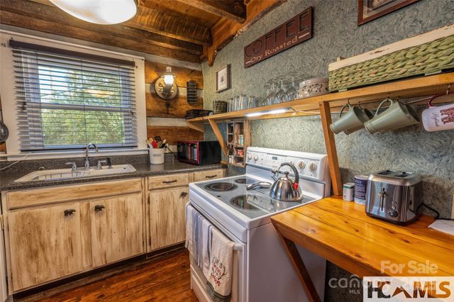 1524 McCall Road, Cashiers, NC 28717