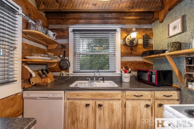 1524 McCall Road, Cashiers, NC 28717