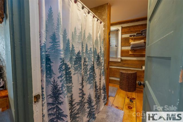 1524 McCall Road, Cashiers, NC 28717