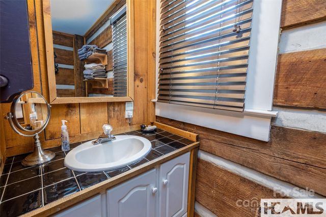 1524 McCall Road, Cashiers, NC 28717