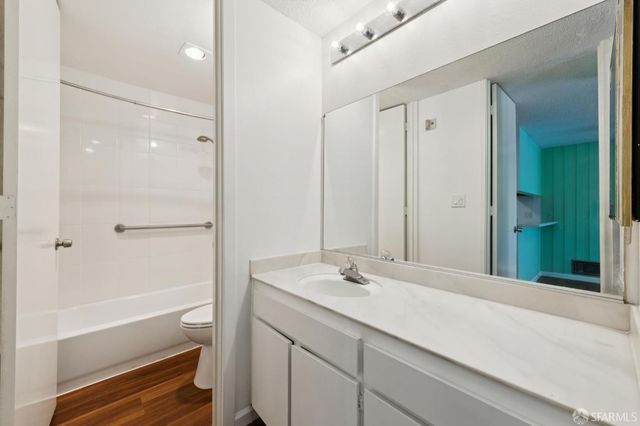 60 Ora Way H101, San Francisco, CA 94131