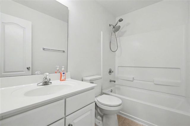 528 Vickers Lane, Locust Grove, GA 30248