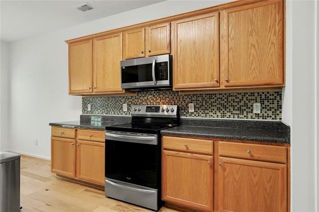 528 Vickers Lane, Locust Grove, GA 30248