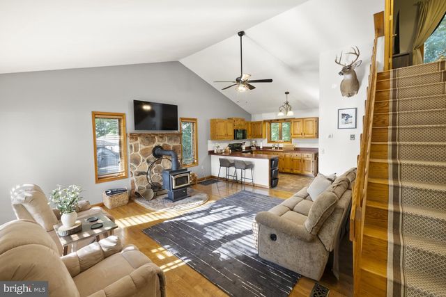 8 HILL DR, East Berlin, PA 17316