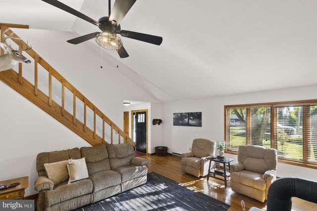 8 HILL DR, East Berlin, PA 17316