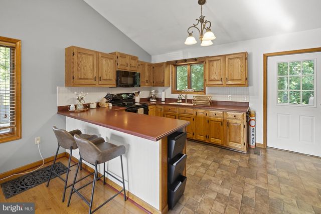 8 HILL DR, East Berlin, PA 17316