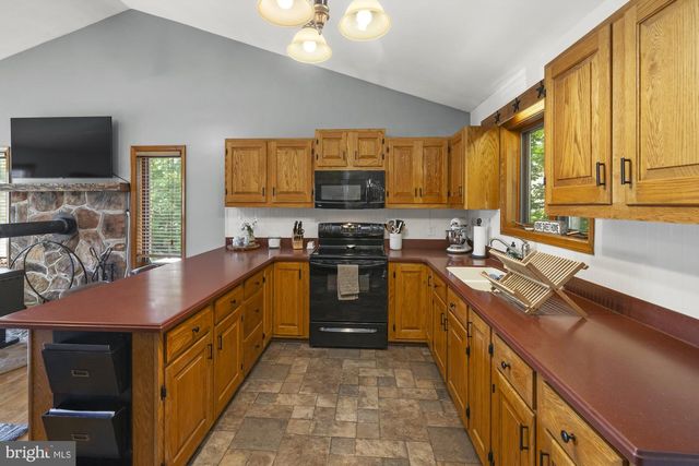8 HILL DR, East Berlin, PA 17316