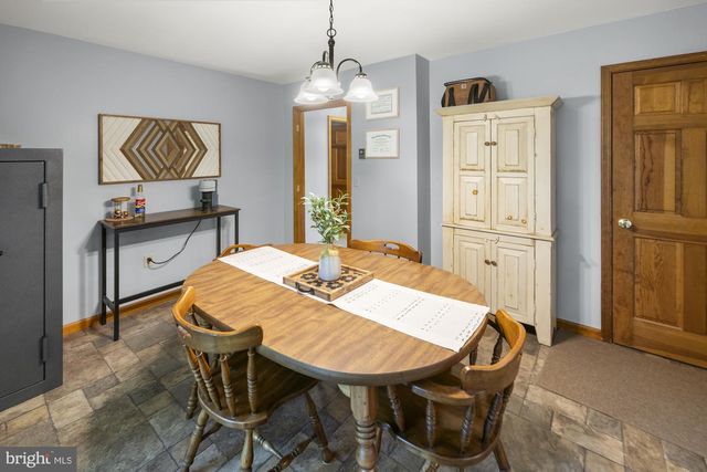 8 HILL DR, East Berlin, PA 17316