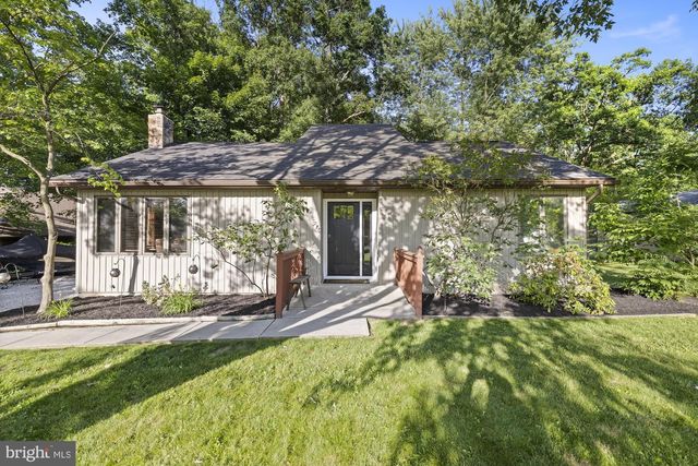 8 HILL DR, East Berlin, PA 17316