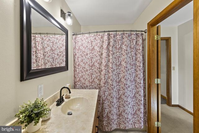 8 HILL DR, East Berlin, PA 17316