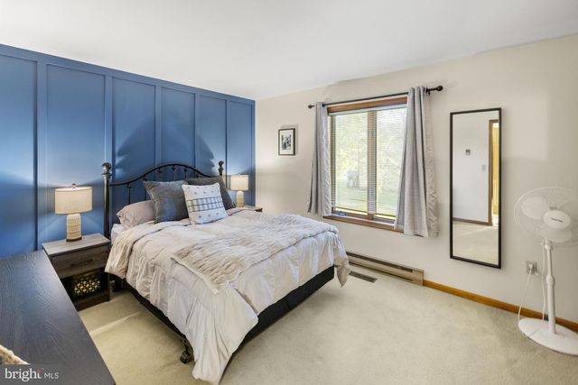8 HILL DR, East Berlin, PA 17316