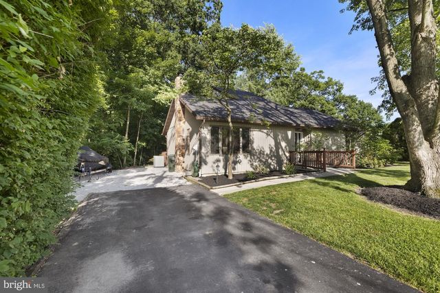 8 HILL DR, East Berlin, PA 17316