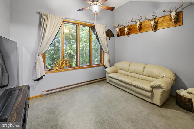 8 HILL DR, East Berlin, PA 17316