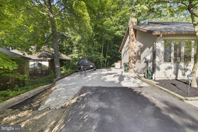8 HILL DR, East Berlin, PA 17316