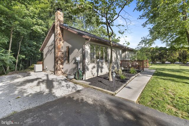 8 HILL DR, East Berlin, PA 17316