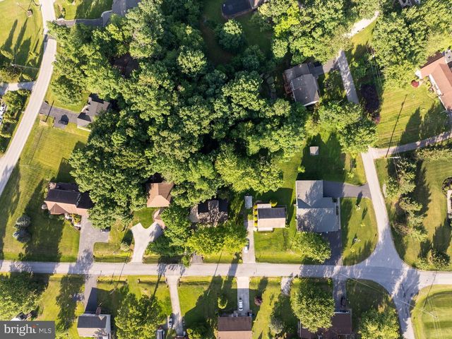 8 HILL DR, East Berlin, PA 17316