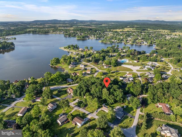 8 HILL DR, East Berlin, PA 17316