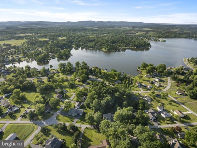 8 HILL DR, East Berlin, PA 17316