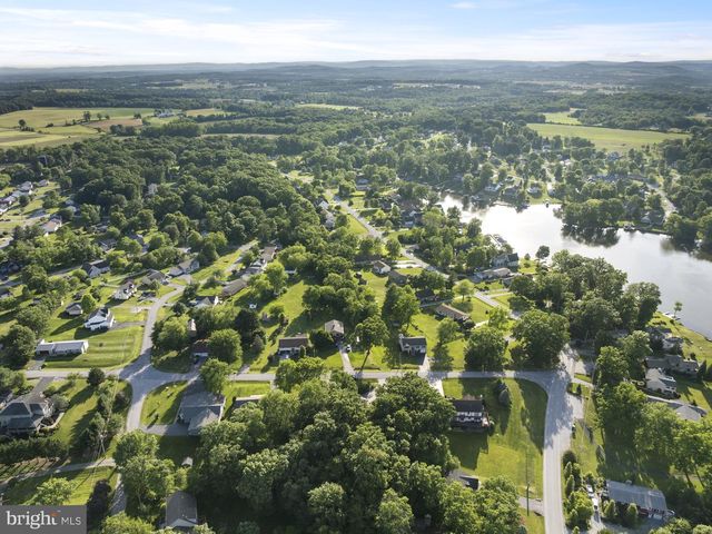 8 HILL DR, East Berlin, PA 17316