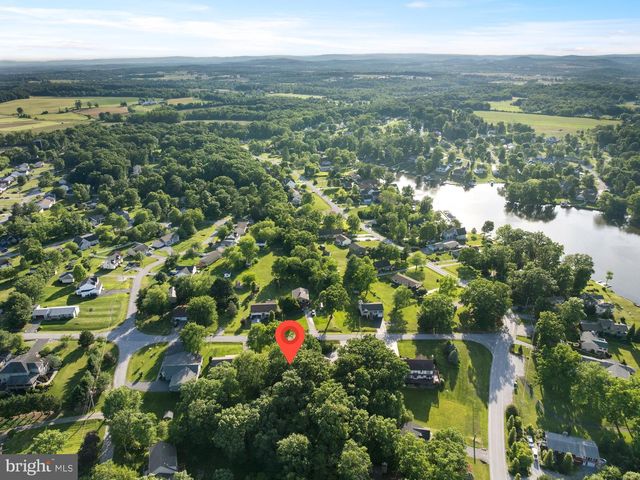 8 HILL DR, East Berlin, PA 17316