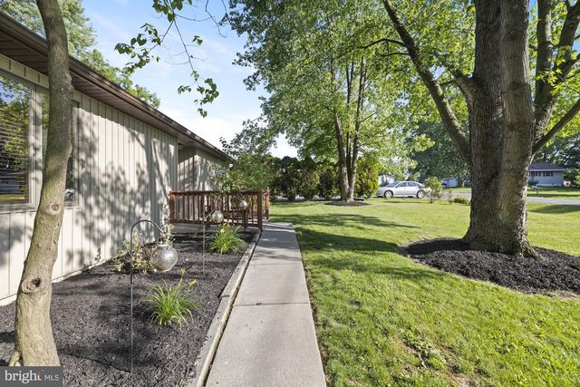 8 HILL DR, East Berlin, PA 17316