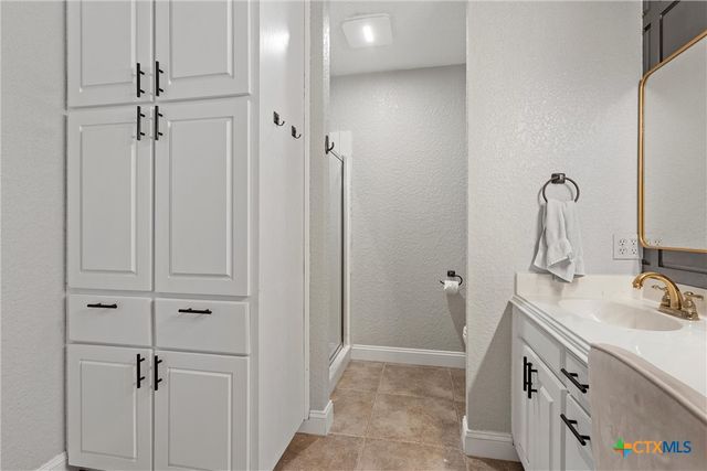 206 Navajo Trail, Gatesville, TX 76528