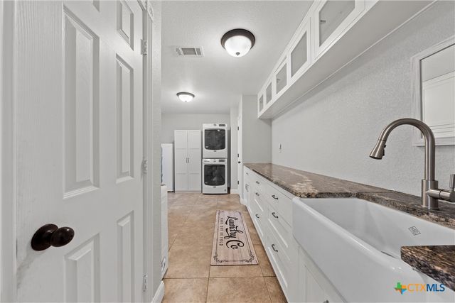 206 Navajo Trail, Gatesville, TX 76528