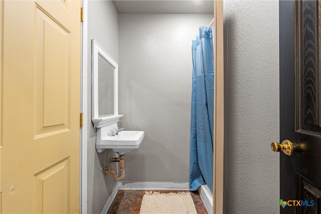 206 Navajo Trail, Gatesville, TX 76528