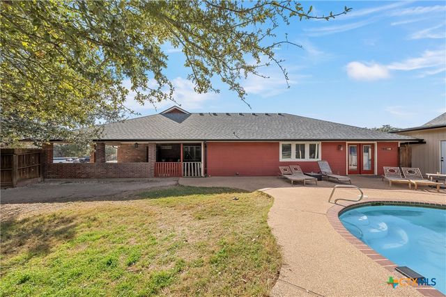 206 Navajo Trail, Gatesville, TX 76528