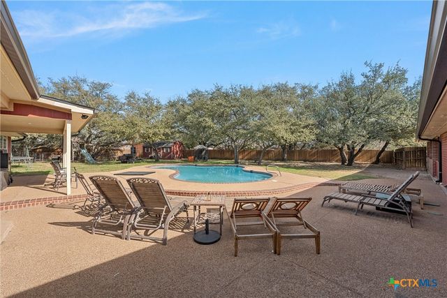 206 Navajo Trail, Gatesville, TX 76528