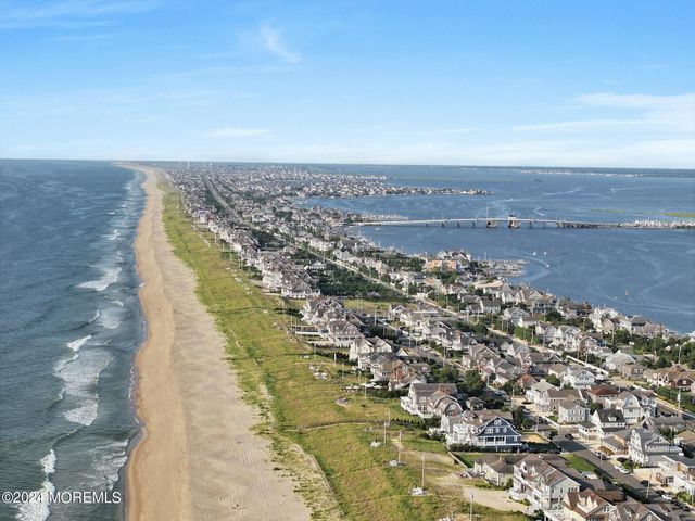 919 N Ocean Avenue, Mantoloking, NJ 08738