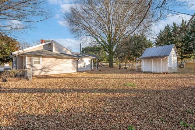 108 Wintergreen Road, Winston-salem, NC 27107