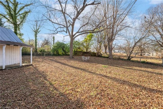 108 Wintergreen Road, Winston-salem, NC 27107