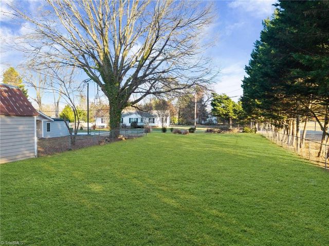 108 Wintergreen Road, Winston-salem, NC 27107