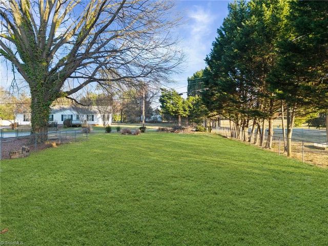 108 Wintergreen Road, Winston-salem, NC 27107