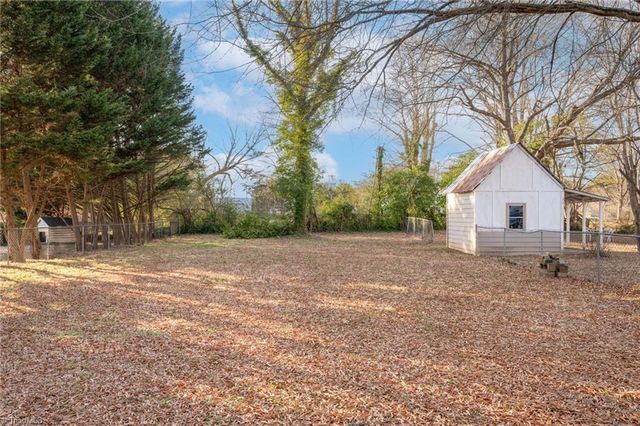 108 Wintergreen Road, Winston-salem, NC 27107