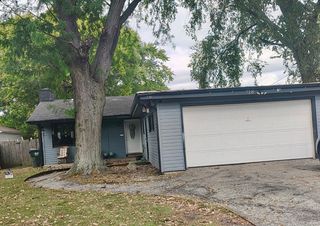 728 W MAPLE Avenue, Mundelein, IL 60060