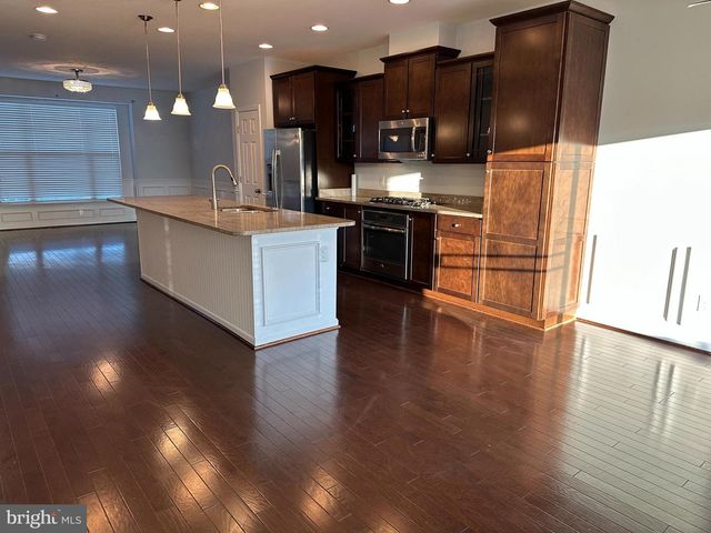 9075 ALEXANDER WAY, Manassas Park, VA 20111