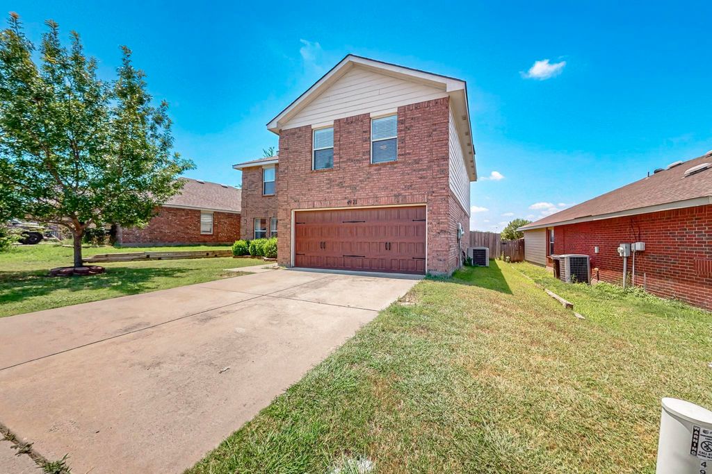 4921 Parkrise Drive, Fort Worth, TX 76179